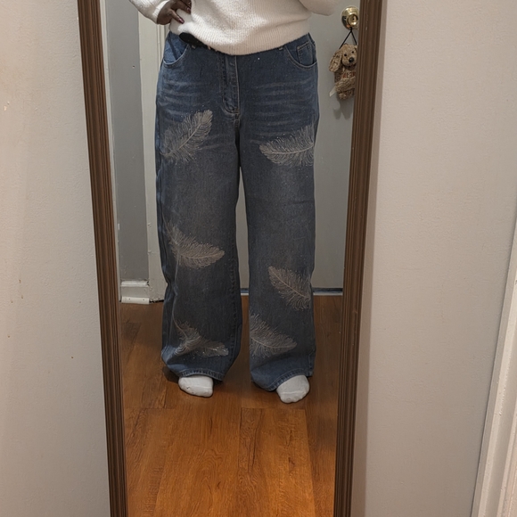 Women's Blue Feather Print Wide-Leg Jeans - Picture 9 of 11